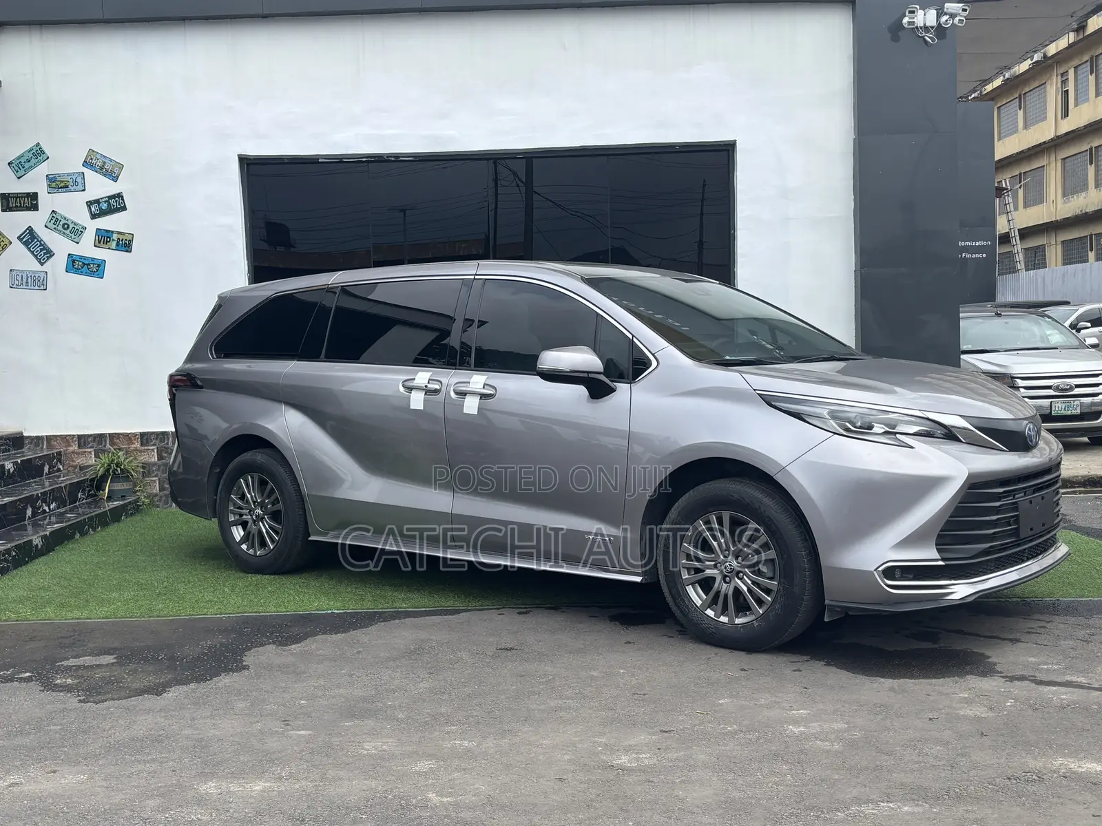 Toyota Sienna LE 2022 Gray