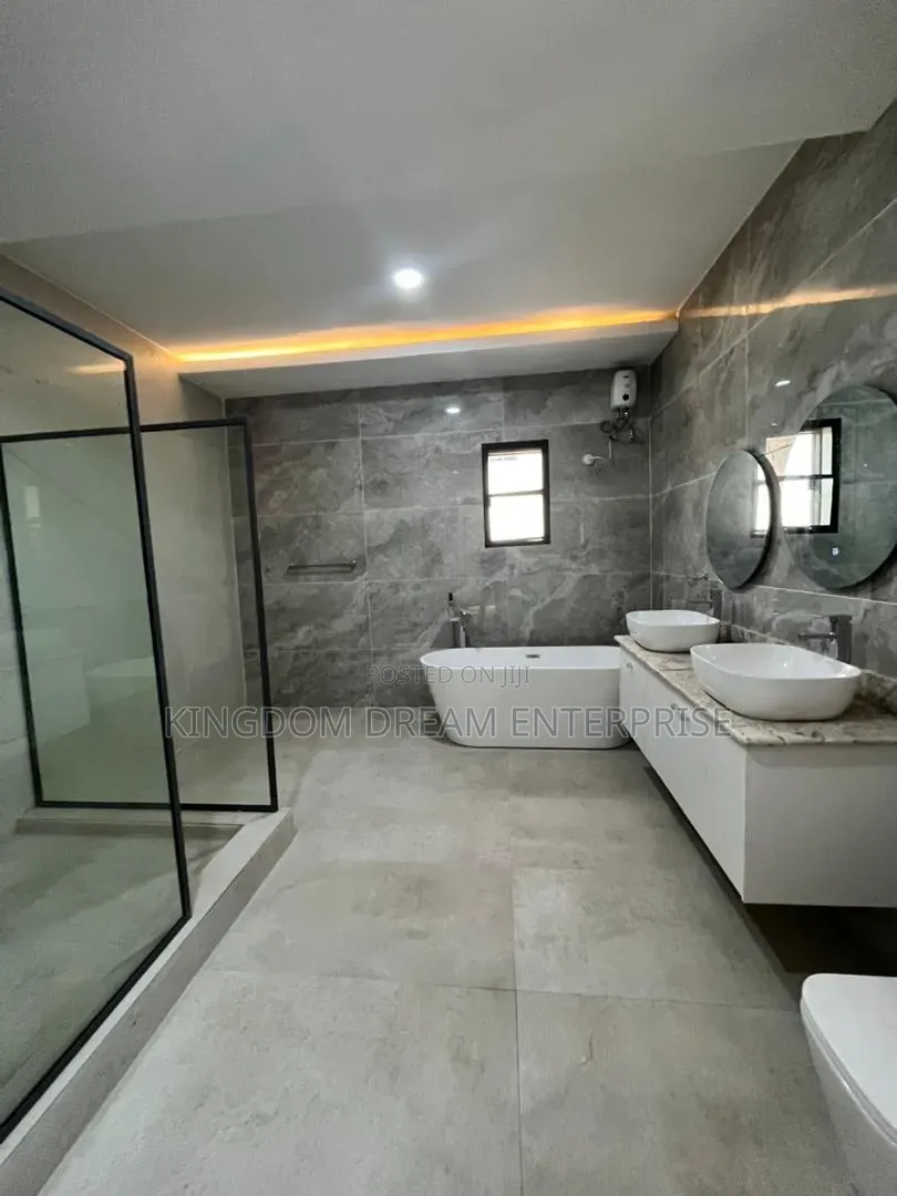 5bdrm Duplex in Victory Park Estate for sale