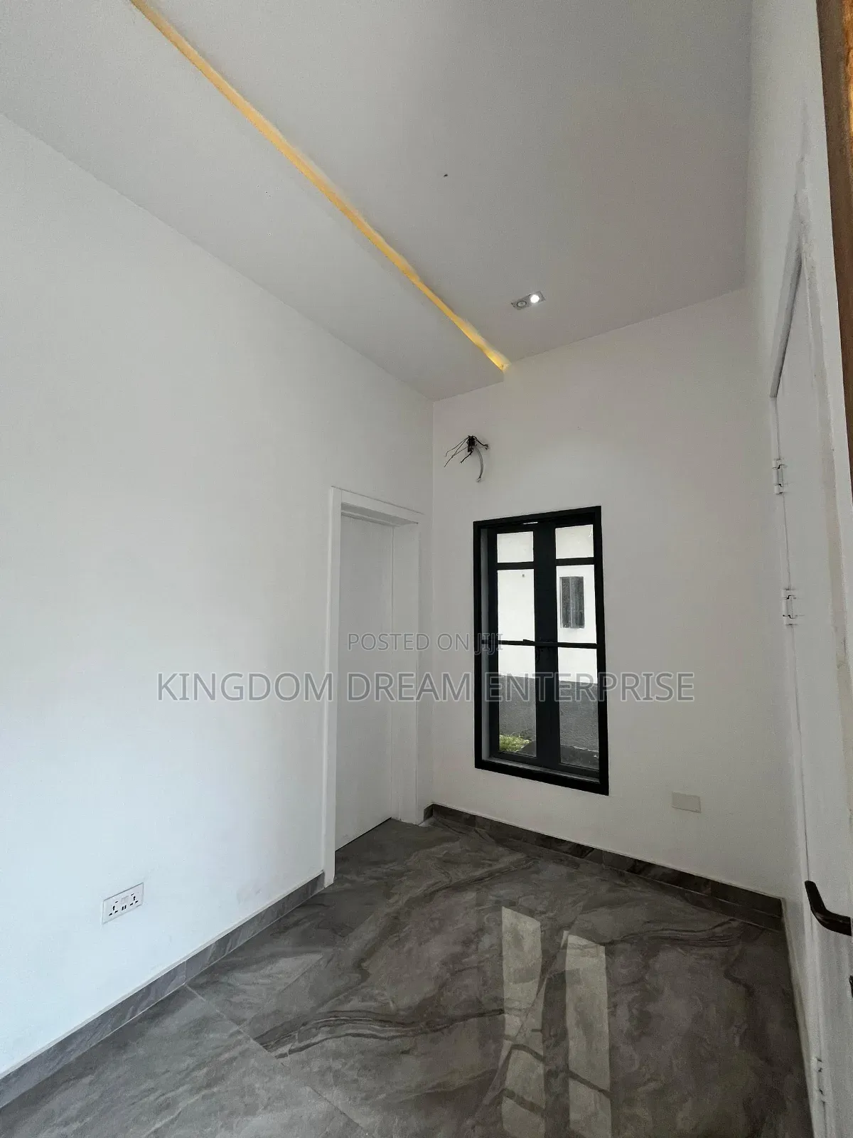 5bdrm Duplex in Victory Park Estate for sale