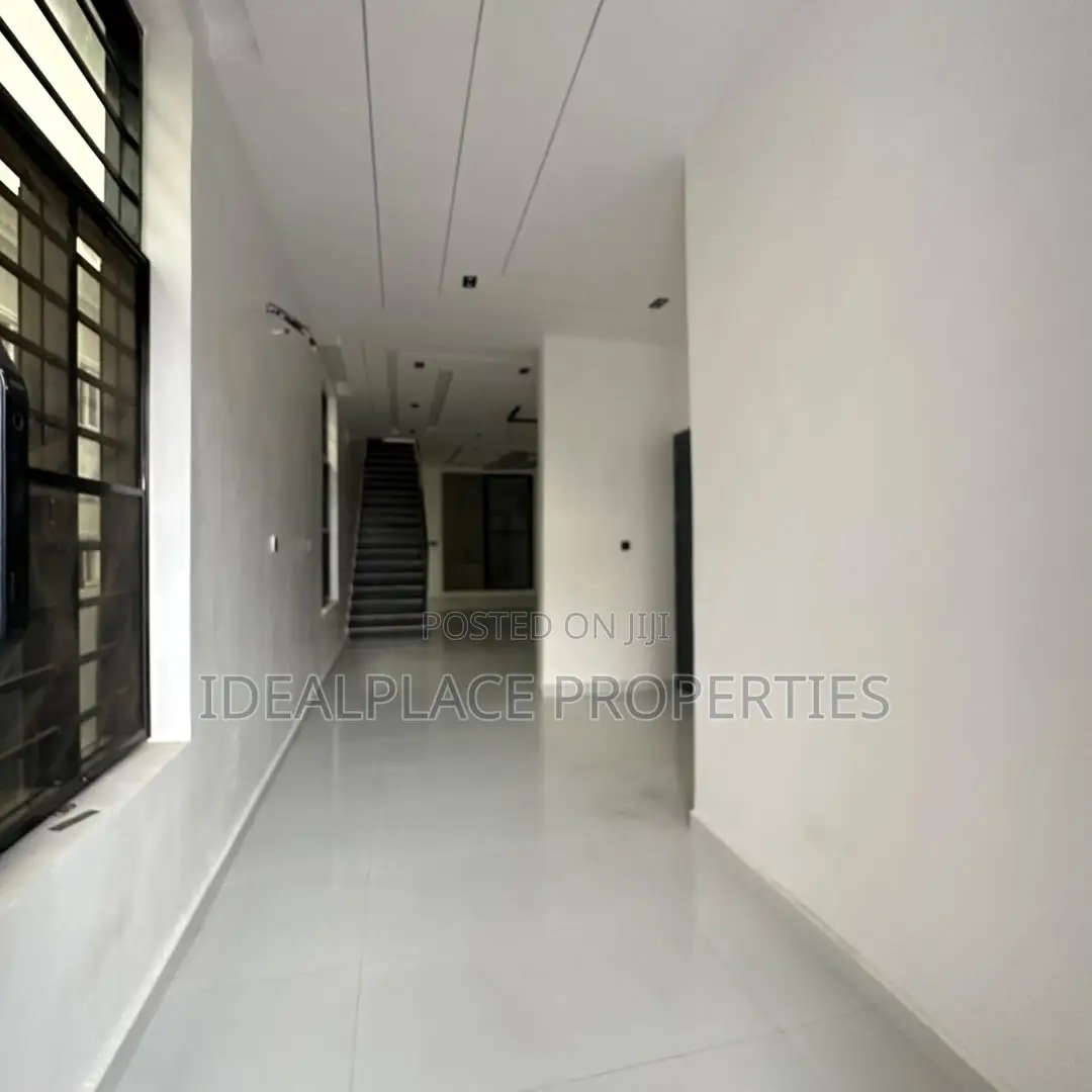 5bdrm Duplex in Sangotedo for sale