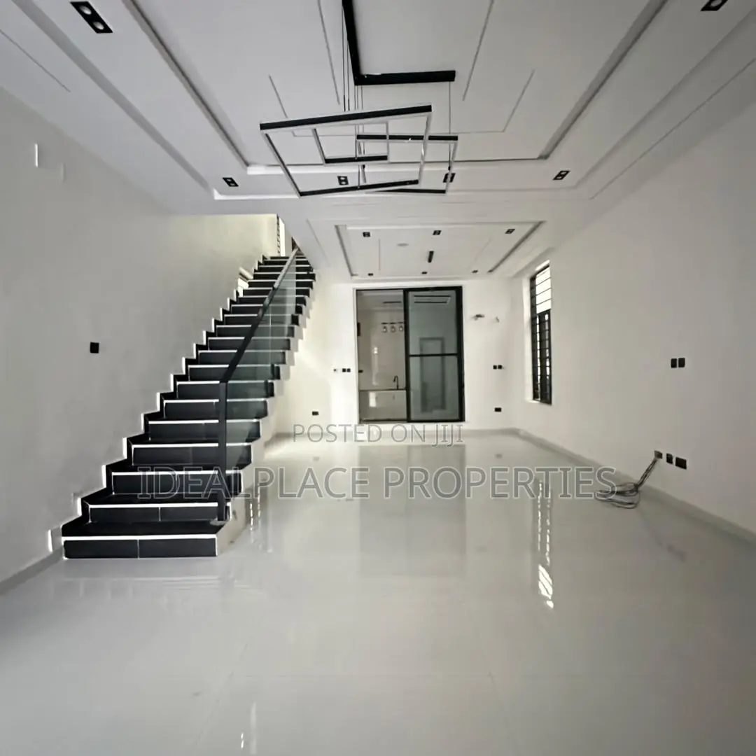 5bdrm Duplex in Sangotedo for sale