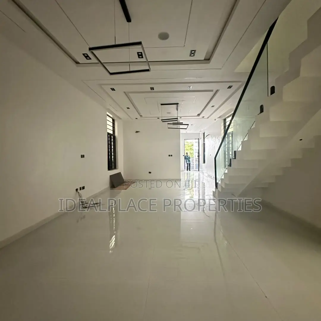 5bdrm Duplex in Sangotedo for sale