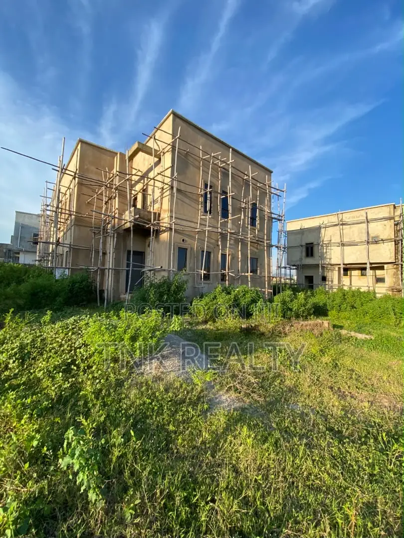 4bdrm Duplex in Maralago Lake City, Karsana for sale