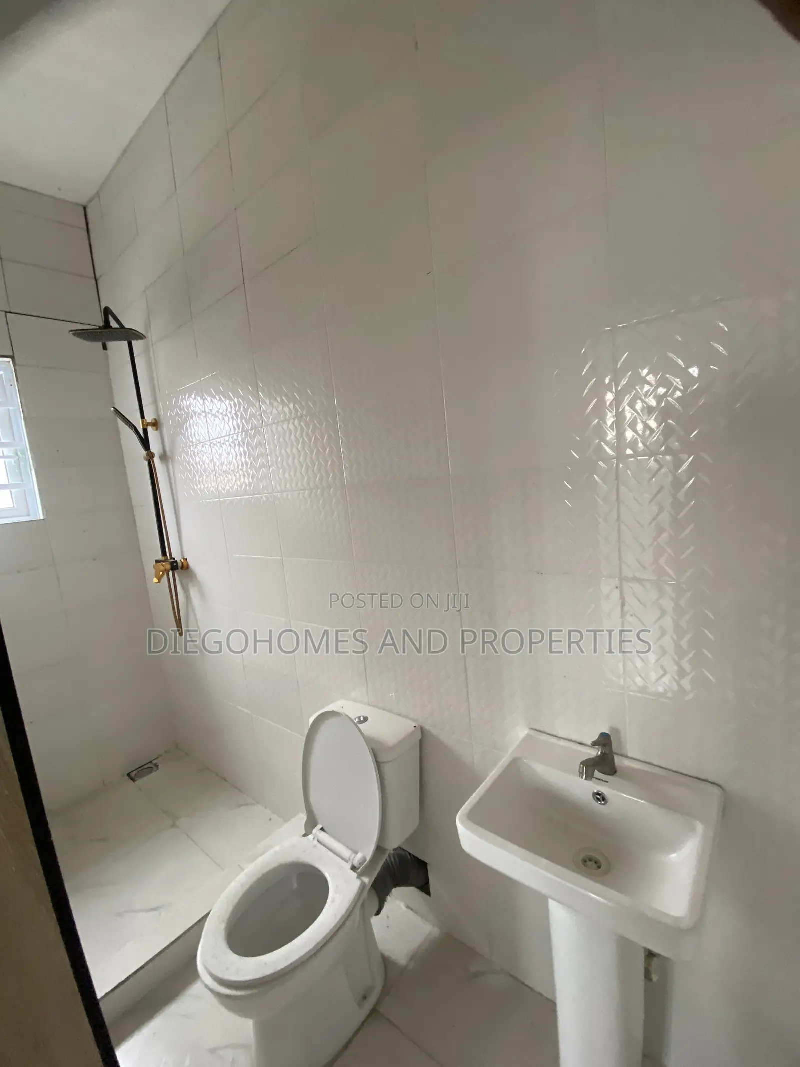 3bdrm Bungalow in Awoyaya for sale