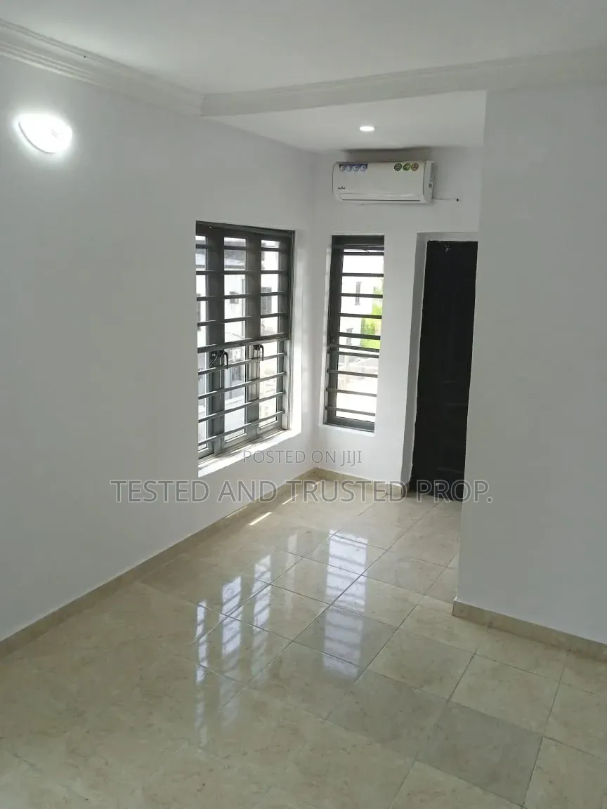 Furnished 2bdrm Apartment in Orchid Road Lekki, Chevron for rent