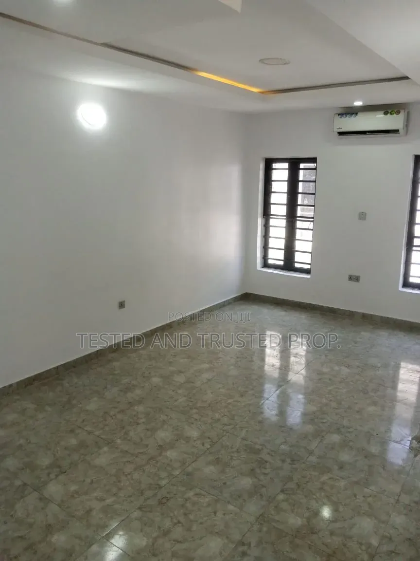 Furnished 2bdrm Apartment in Orchid Road Lekki, Chevron for rent