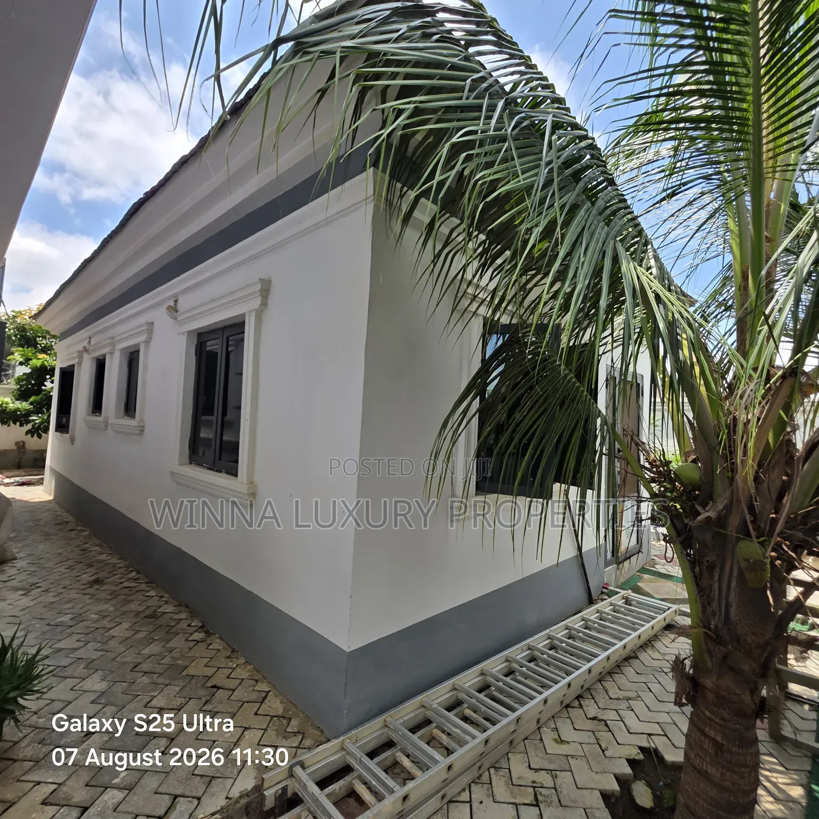 6bdrm Duplex in Monarch Estate, Lugbe District for sale