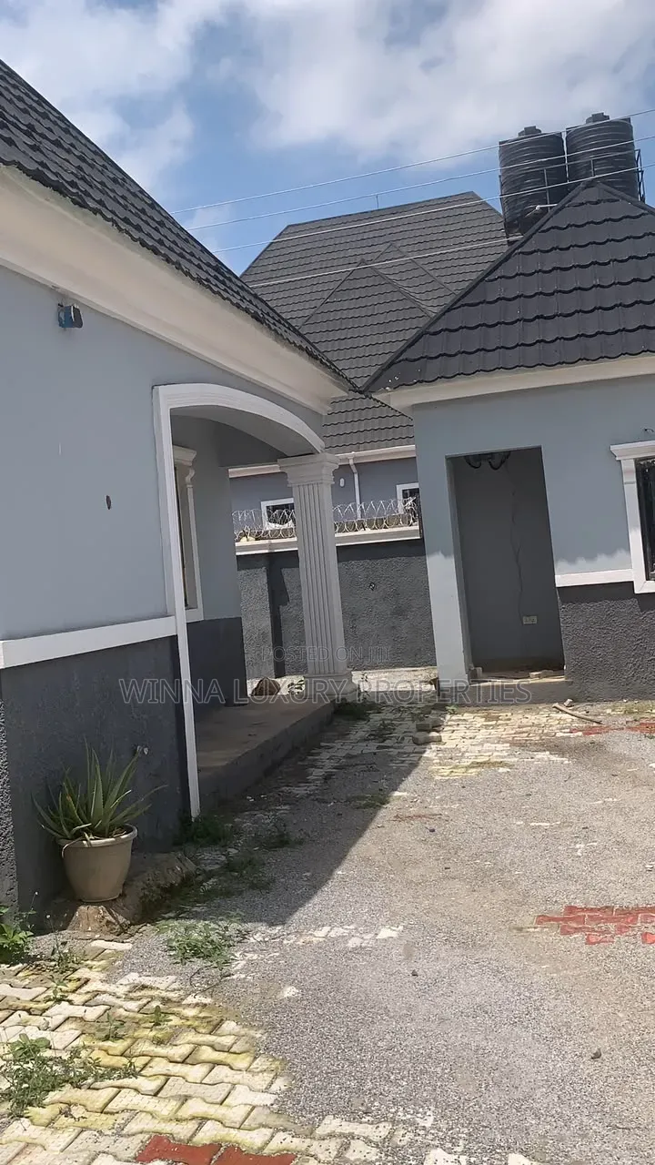 3bdrm Bungalow in Pyakasa Axis, Lugbe District for sale