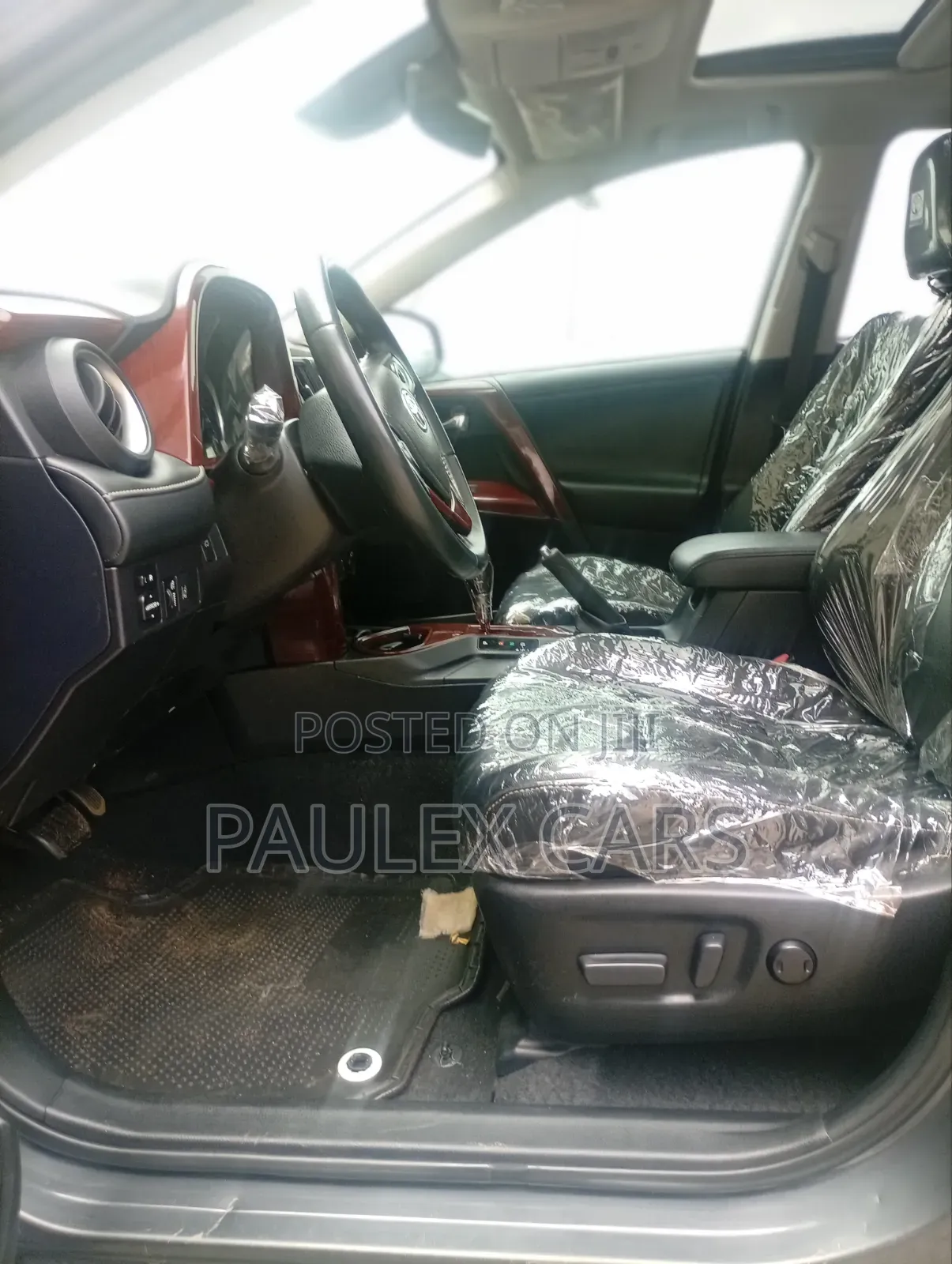 Toyota RAV4 XLE 4dr SUV (2.5L 4cyl 6A) 2018 Gray
