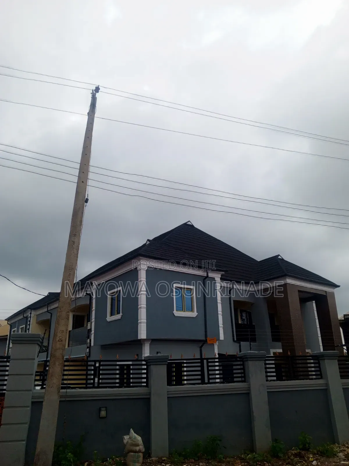 2bdrm Apartment in Ologuneru for rent