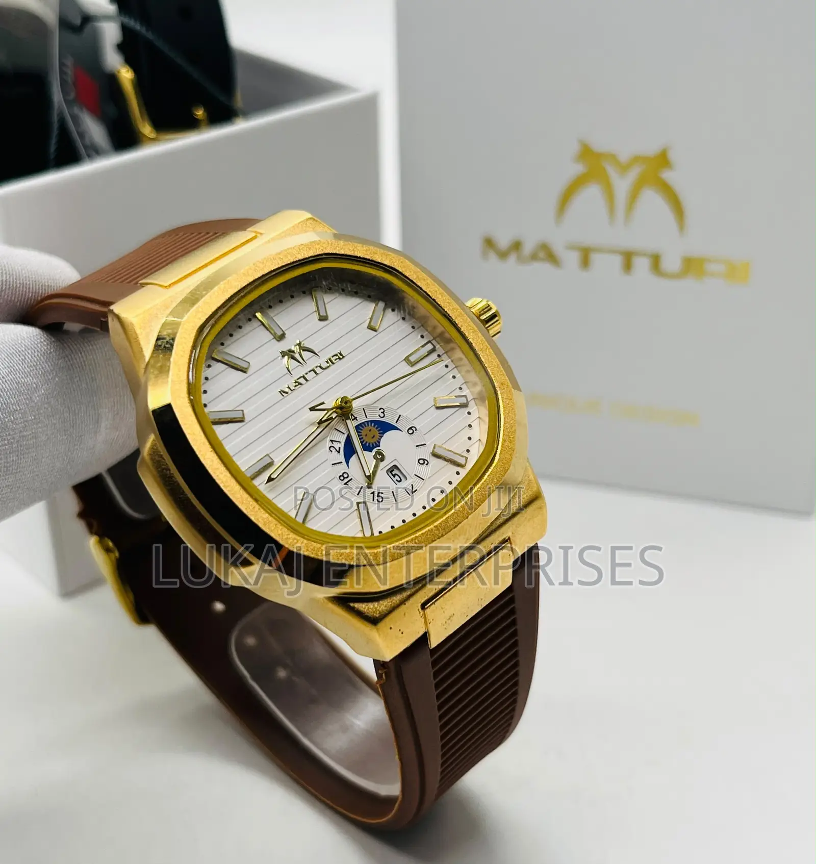 *Waterproof Quality Rubber Matturi Wristwatch