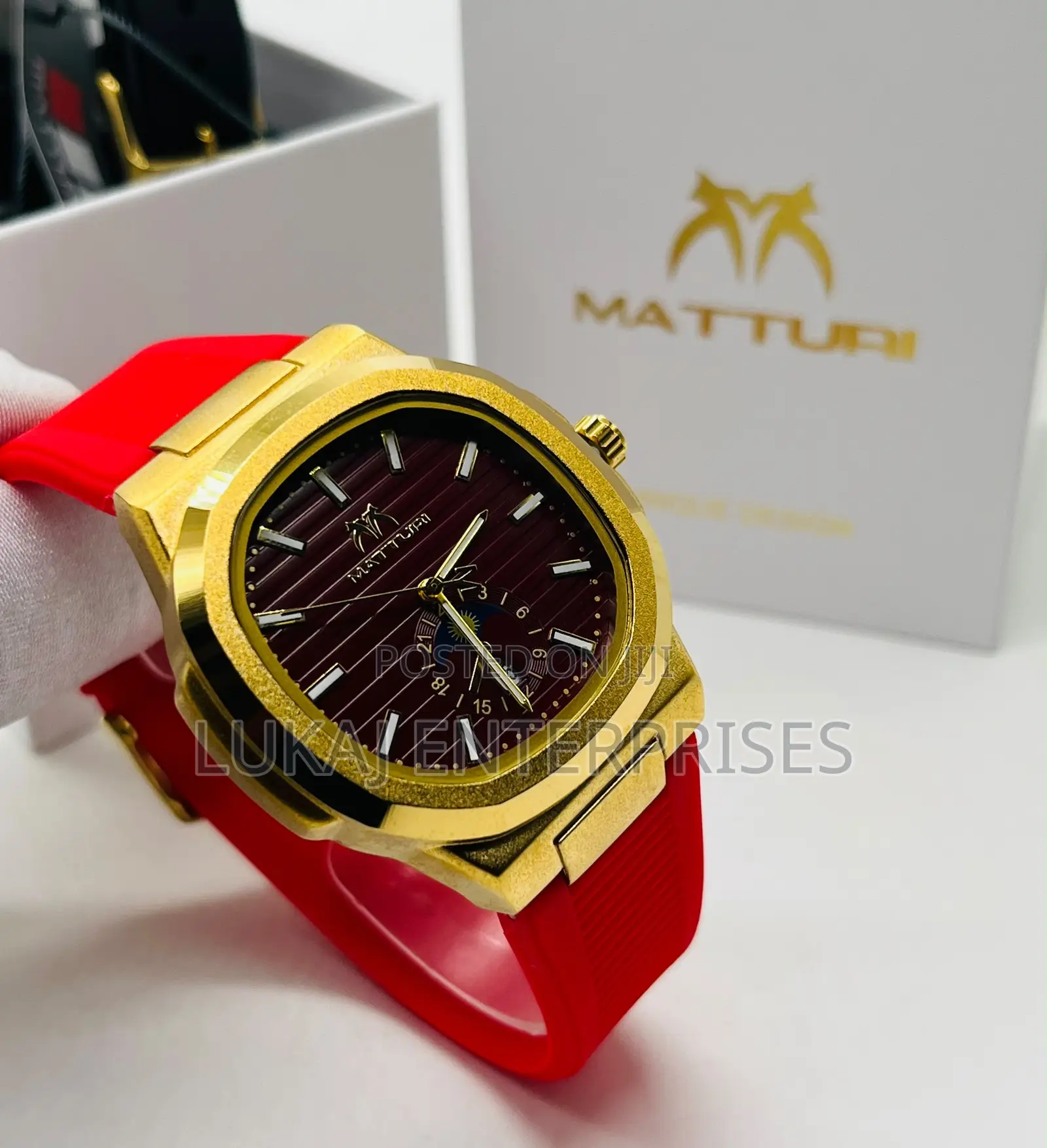 *Waterproof Quality Rubber Matturi Wristwatch