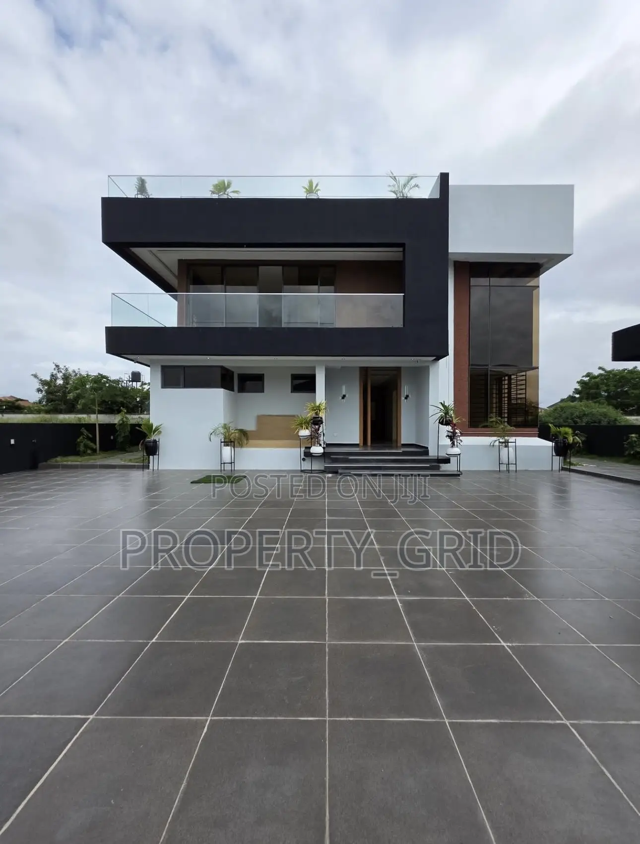 5bdrm Duplex in Royal Garden Estate, for sale
