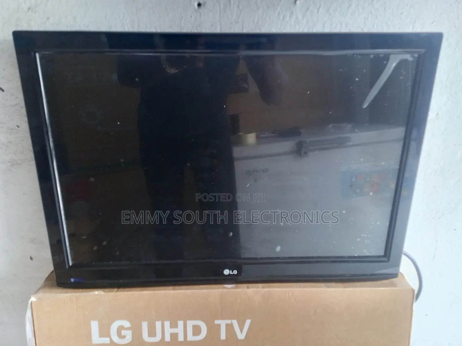 LG Led 28" Color T v Down Speaker