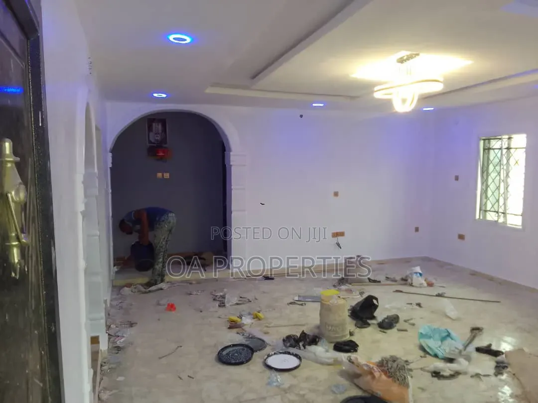 3bdrm Bungalow in Near Airport Alakia for sale