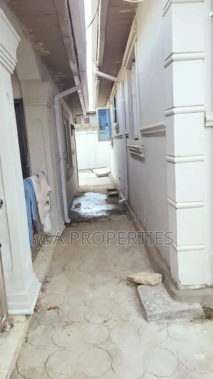 3bdrm Bungalow in Near Airport Alakia for sale