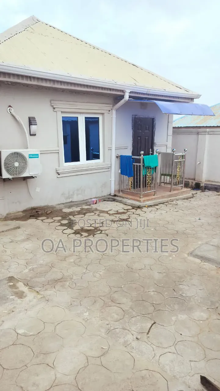 3bdrm Bungalow in Near Airport Alakia for sale