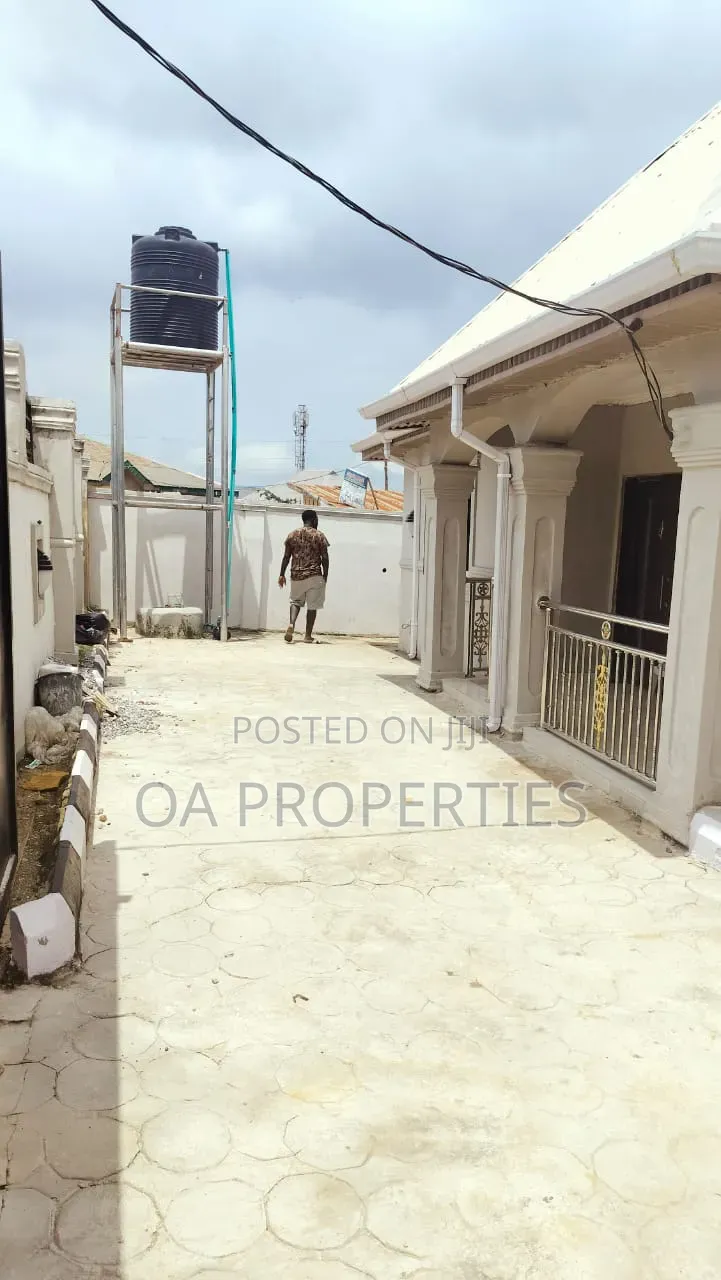 3bdrm Bungalow in Near Airport Alakia for sale