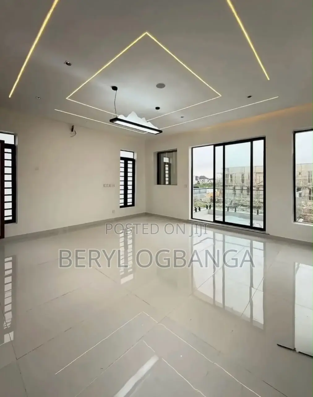 5bdrm Duplex in Lekki Phase 2 for sale