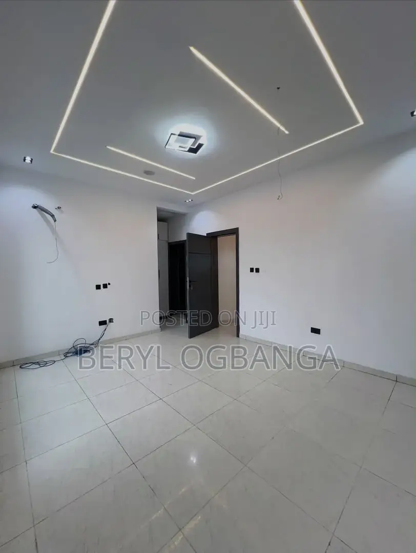 4bdrm Duplex in Lekki Phase 2 for sale