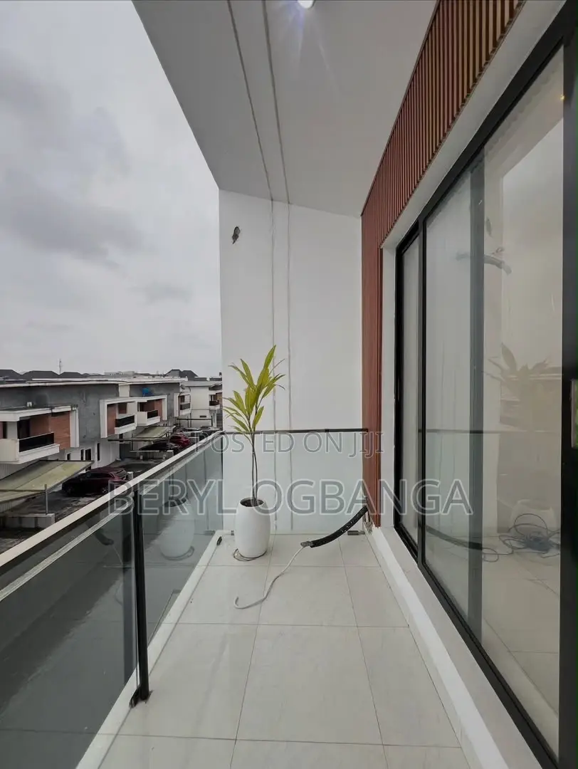 4bdrm Duplex in Lekki Phase 2 for sale
