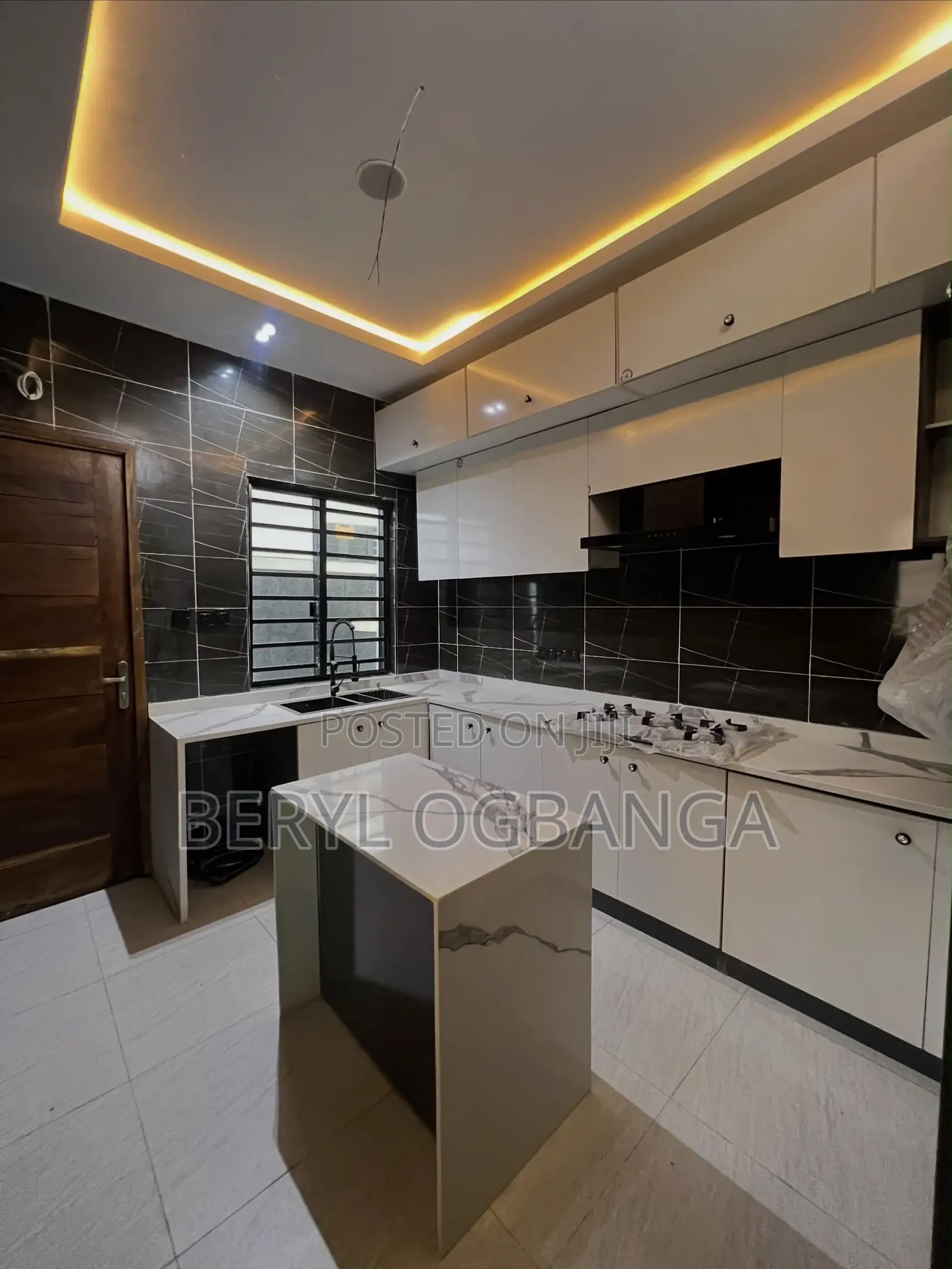 4bdrm Duplex in Lekki Phase 2 for sale
