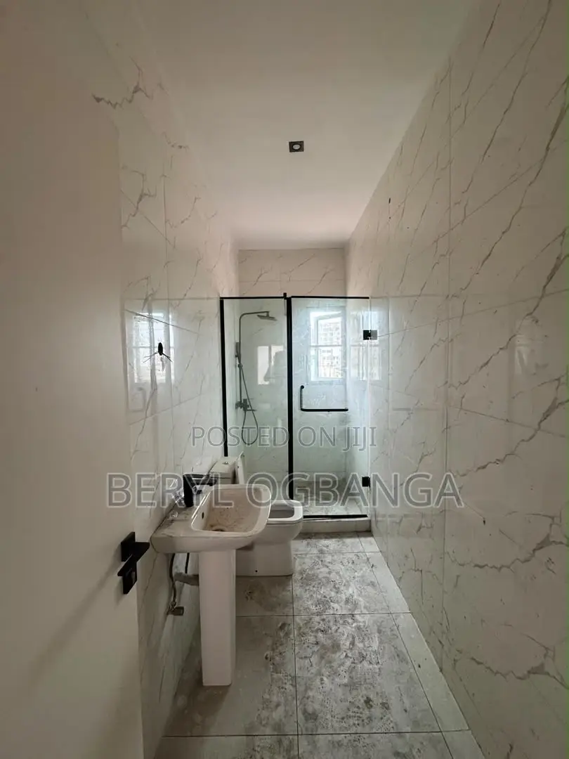4bdrm Duplex in Lekki Phase 1 for rent