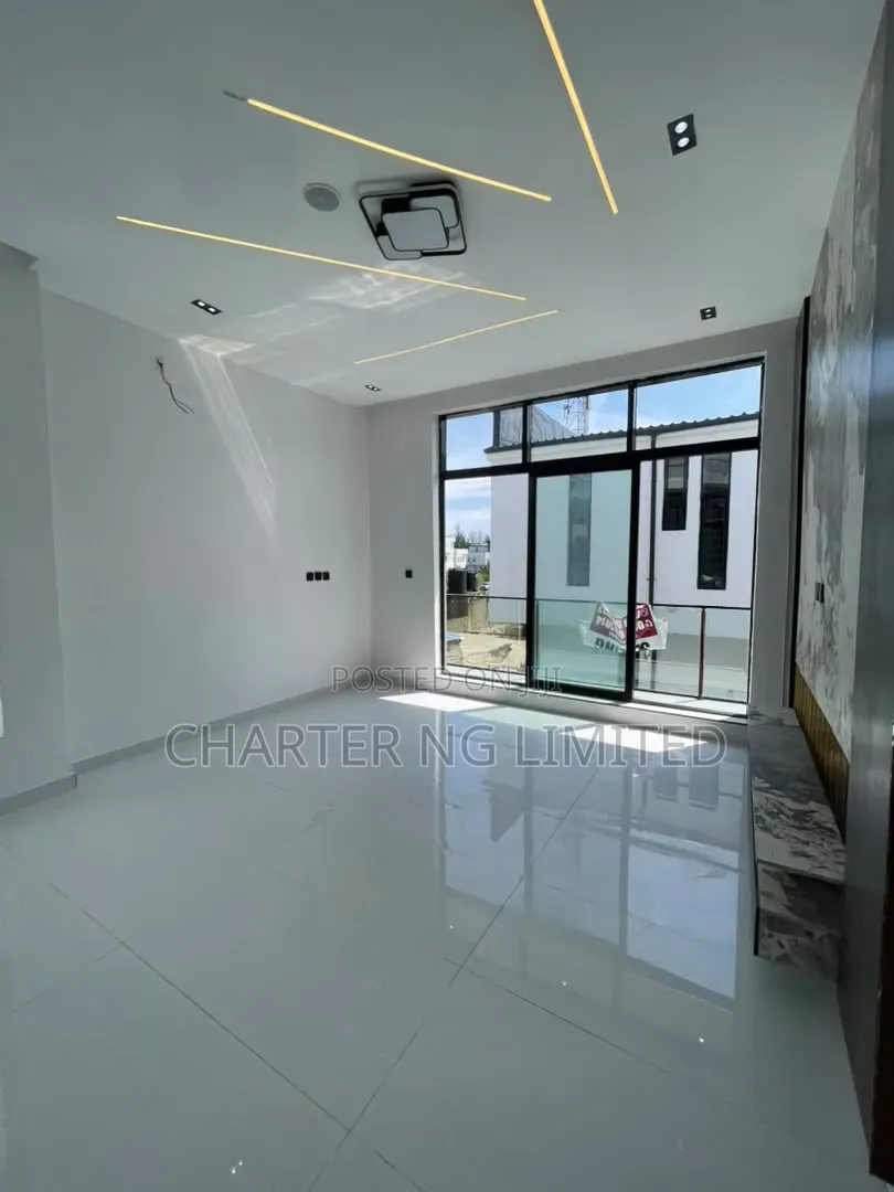 4bdrm Duplex in Lekki for sale