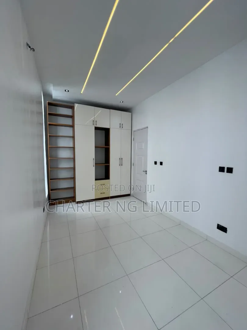 4bdrm Duplex in Lekki for sale