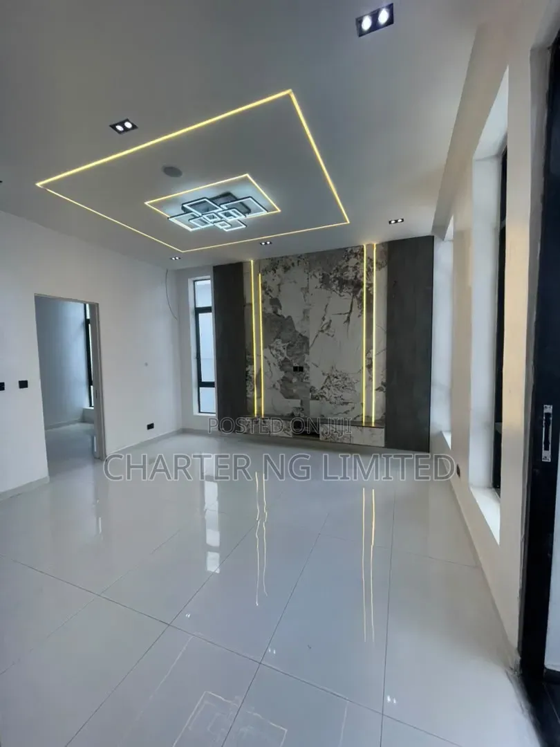 4bdrm Duplex in Lekki for sale