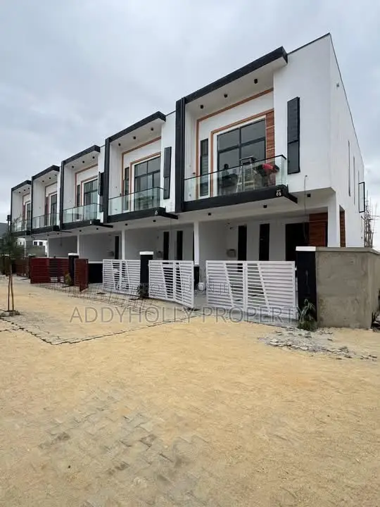 4bdrm Duplex in Ikota for sale