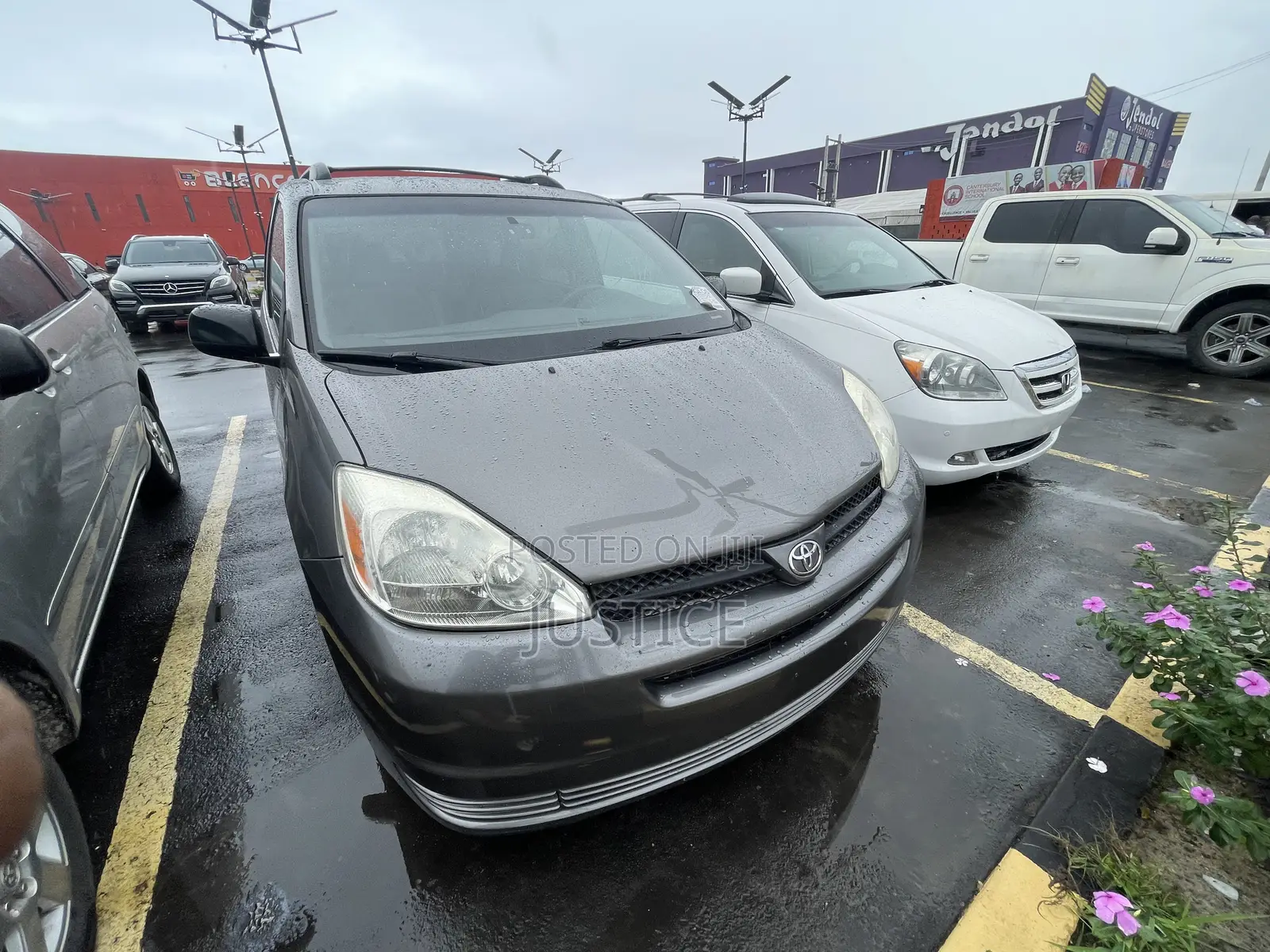 Toyota Sienna LE AWD (3.3L V6 5A) 2004 Gray