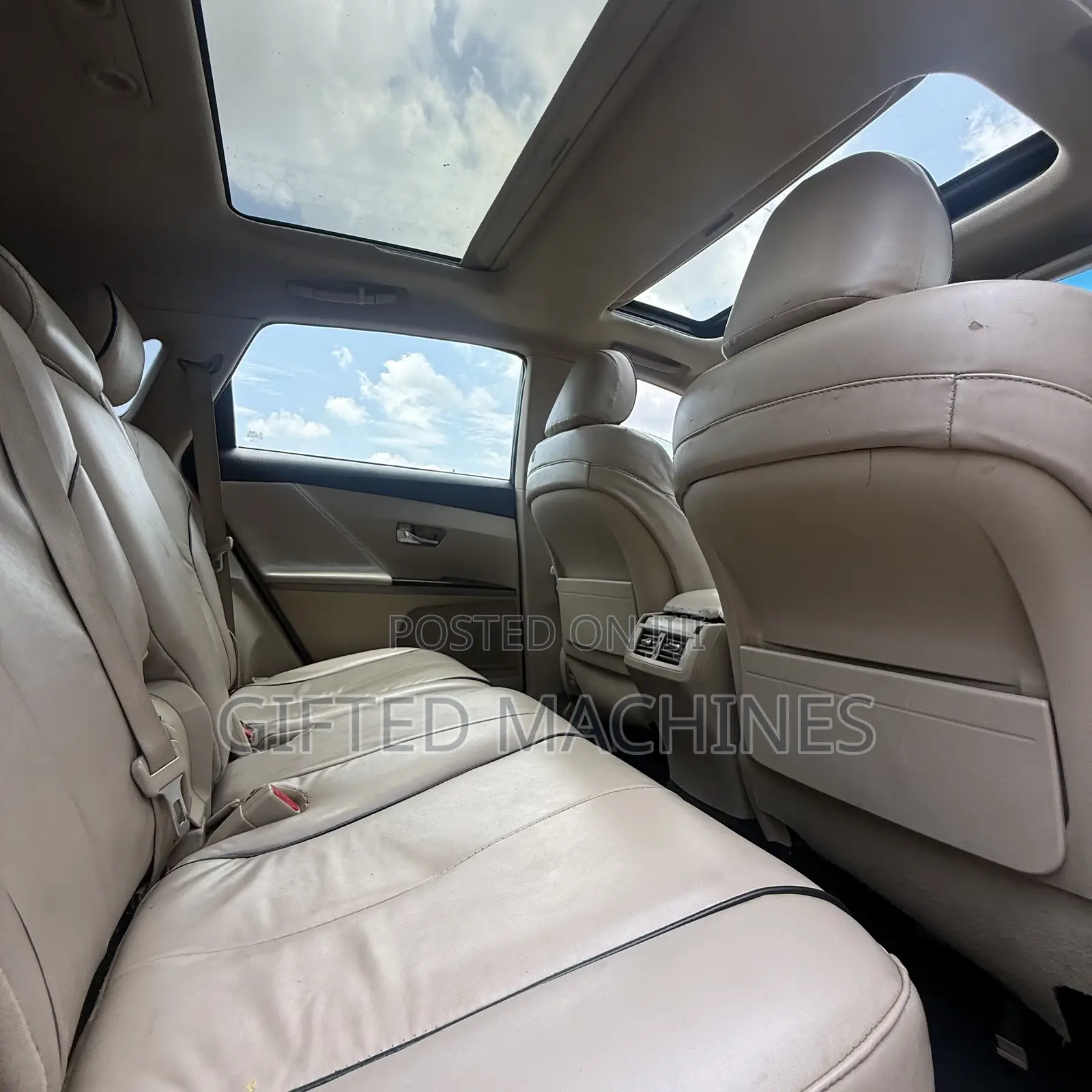 Toyota Venza 2011 Gold