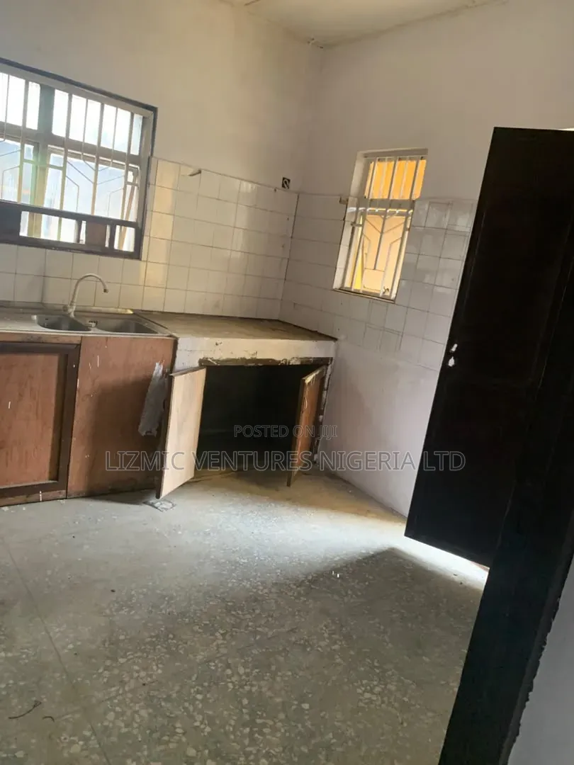 3bdrm Apartment in Ikotun for rent