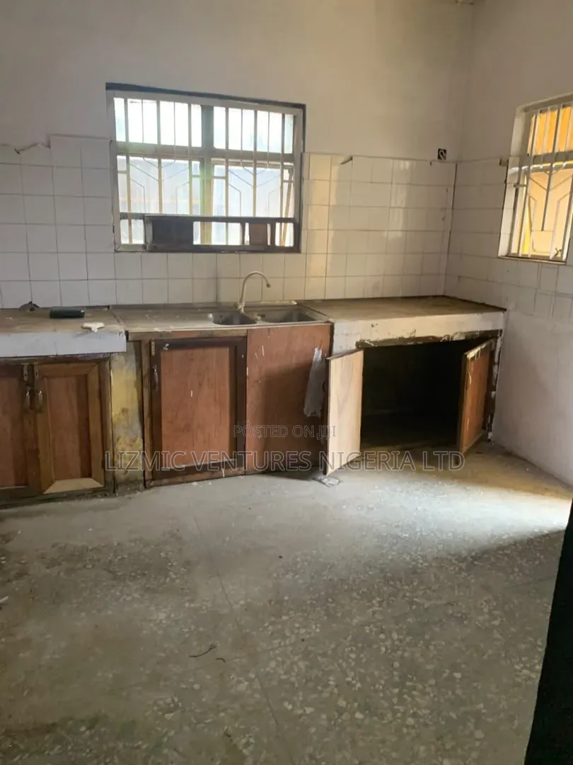 3bdrm Apartment in Ikotun for rent