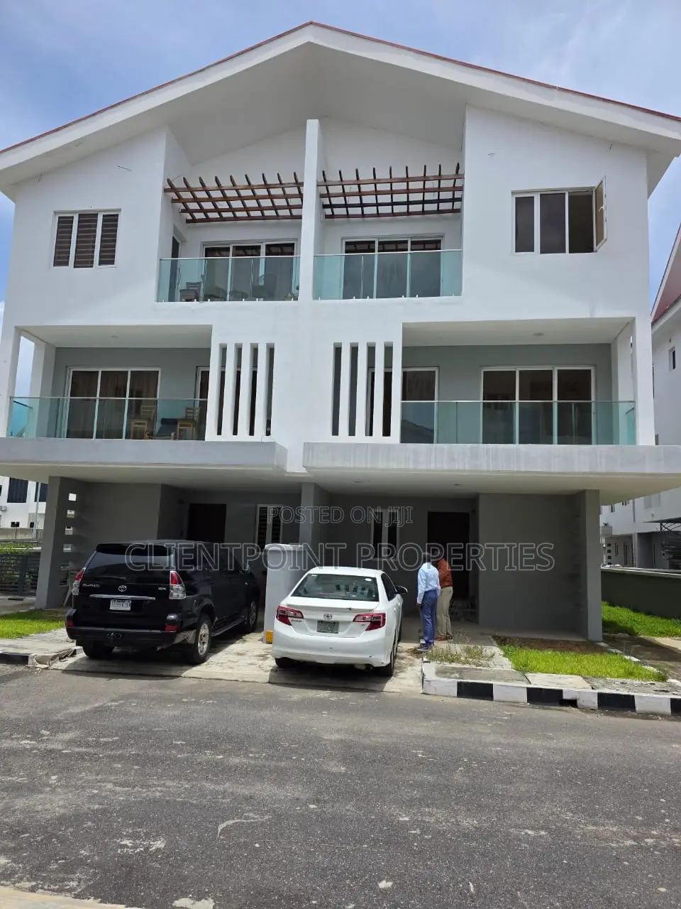 5bdrm Duplex in Twin Lakes Estate, Chevron for sale