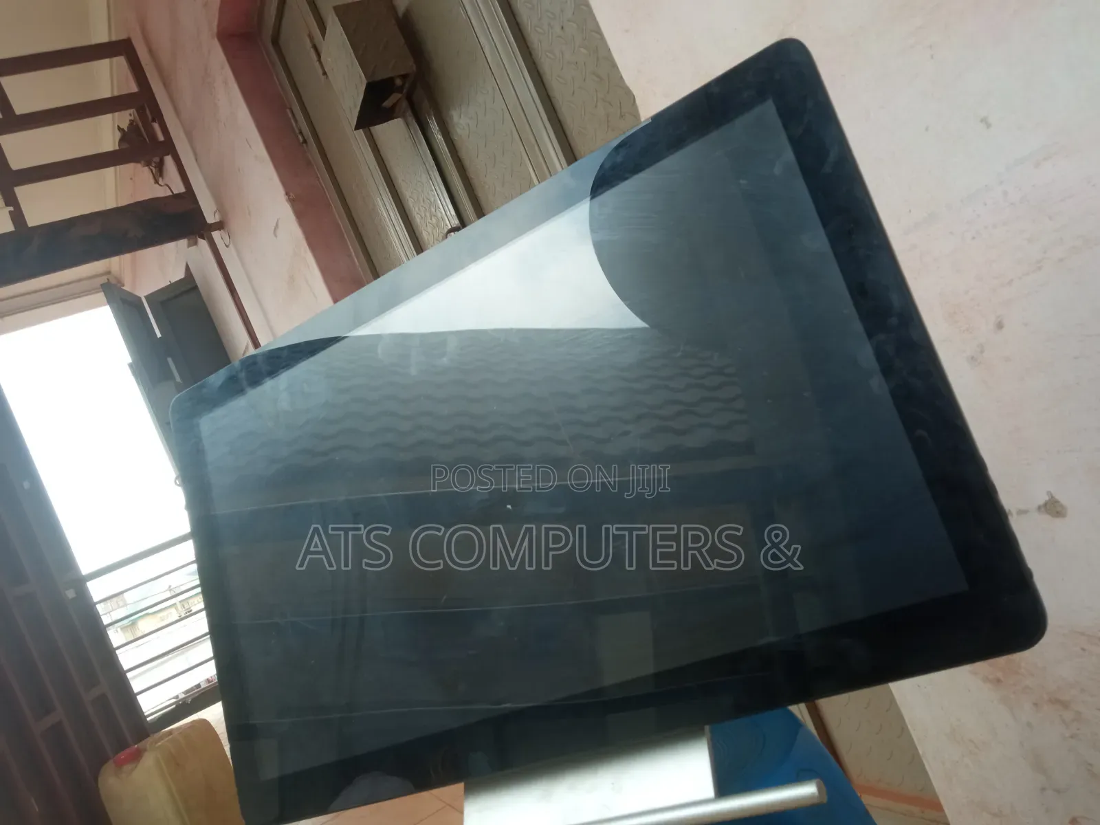 Clean and Designed 27 Inches Dell Monitor