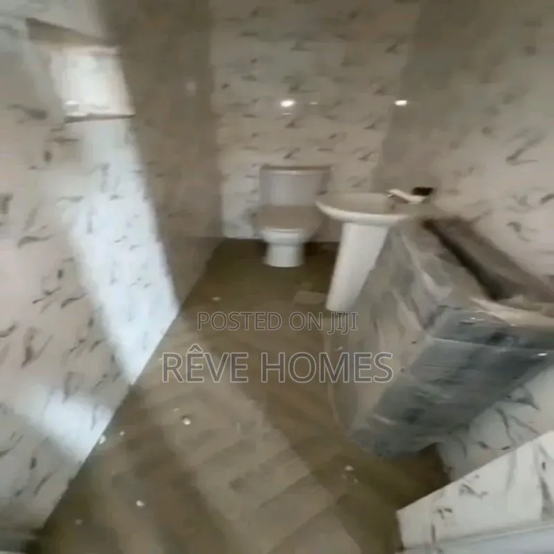 2bdrm Block of Flats in CHallenge / Mushin for rent