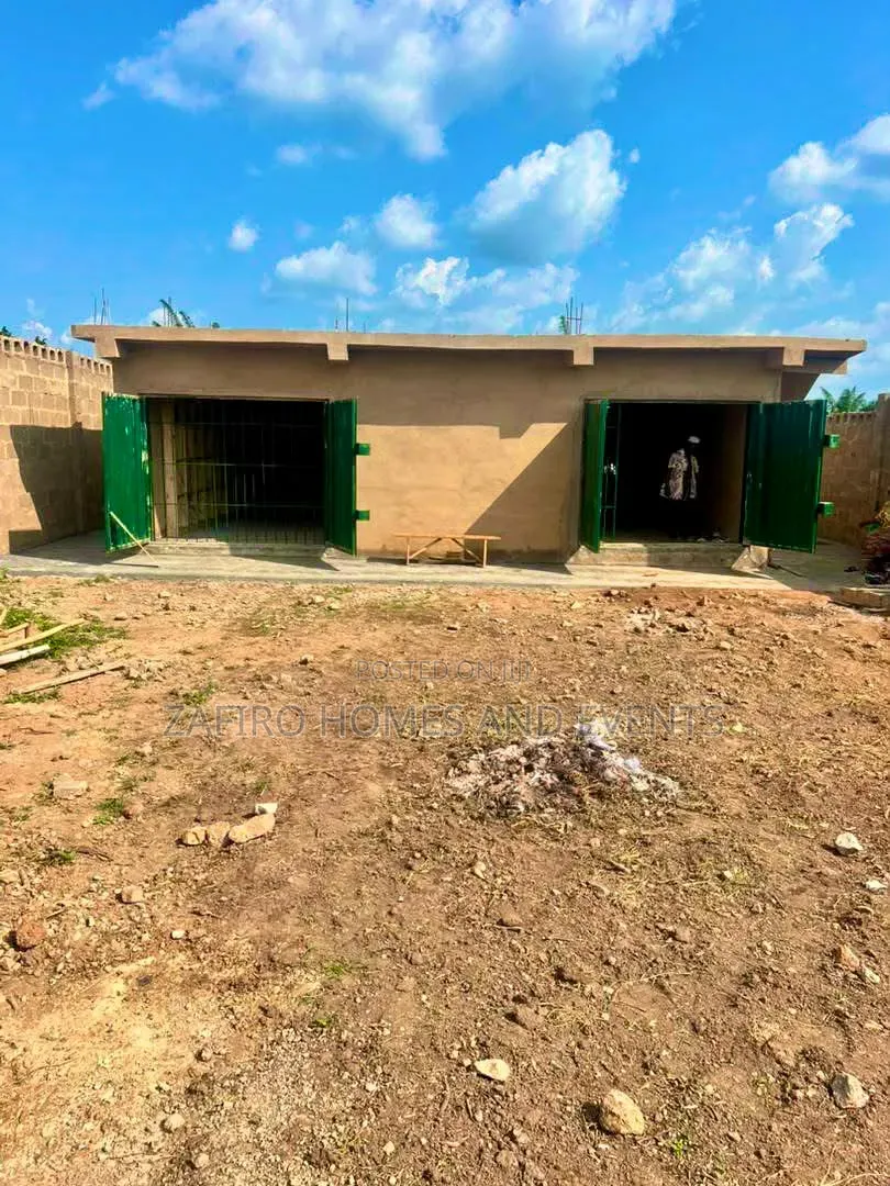 602 SQM Warehouse Facing the Expressway!