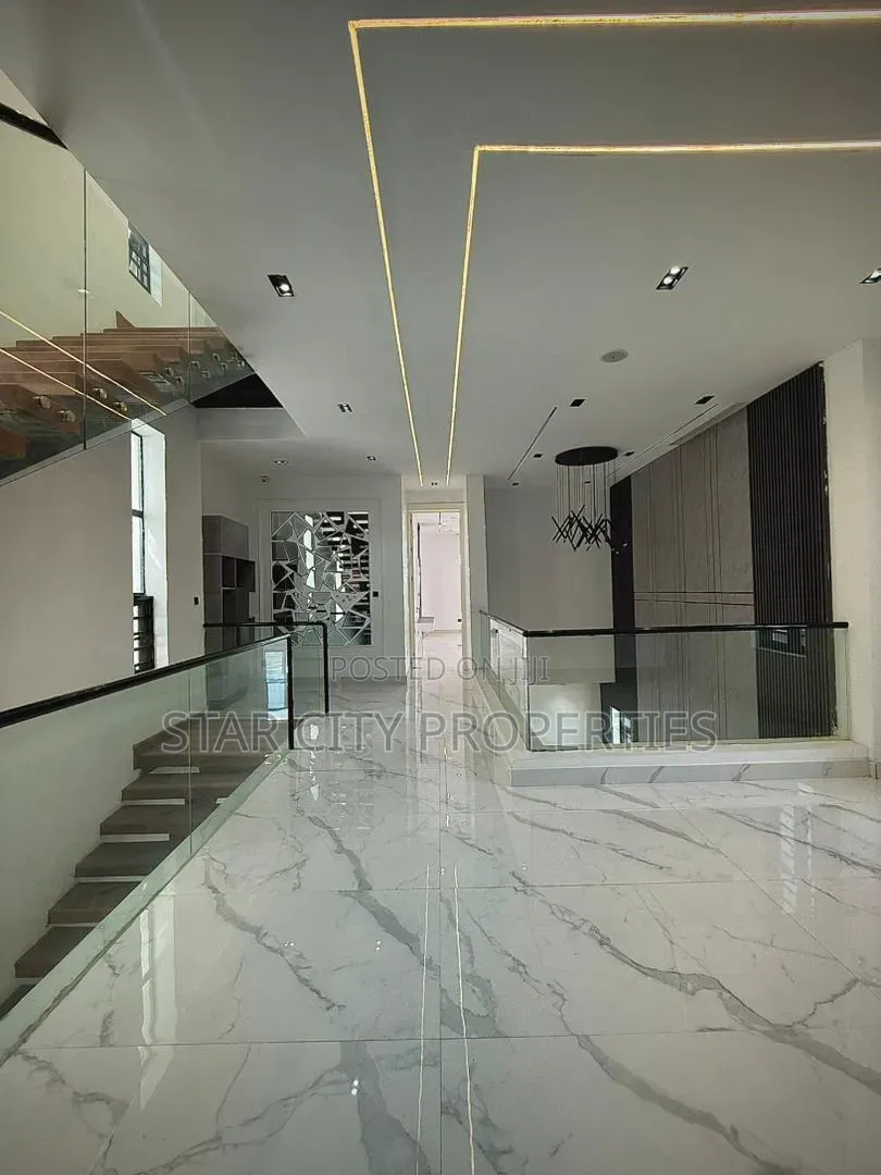 5bdrm Duplex in Freedom Way, Lekki Phase 1 for sale