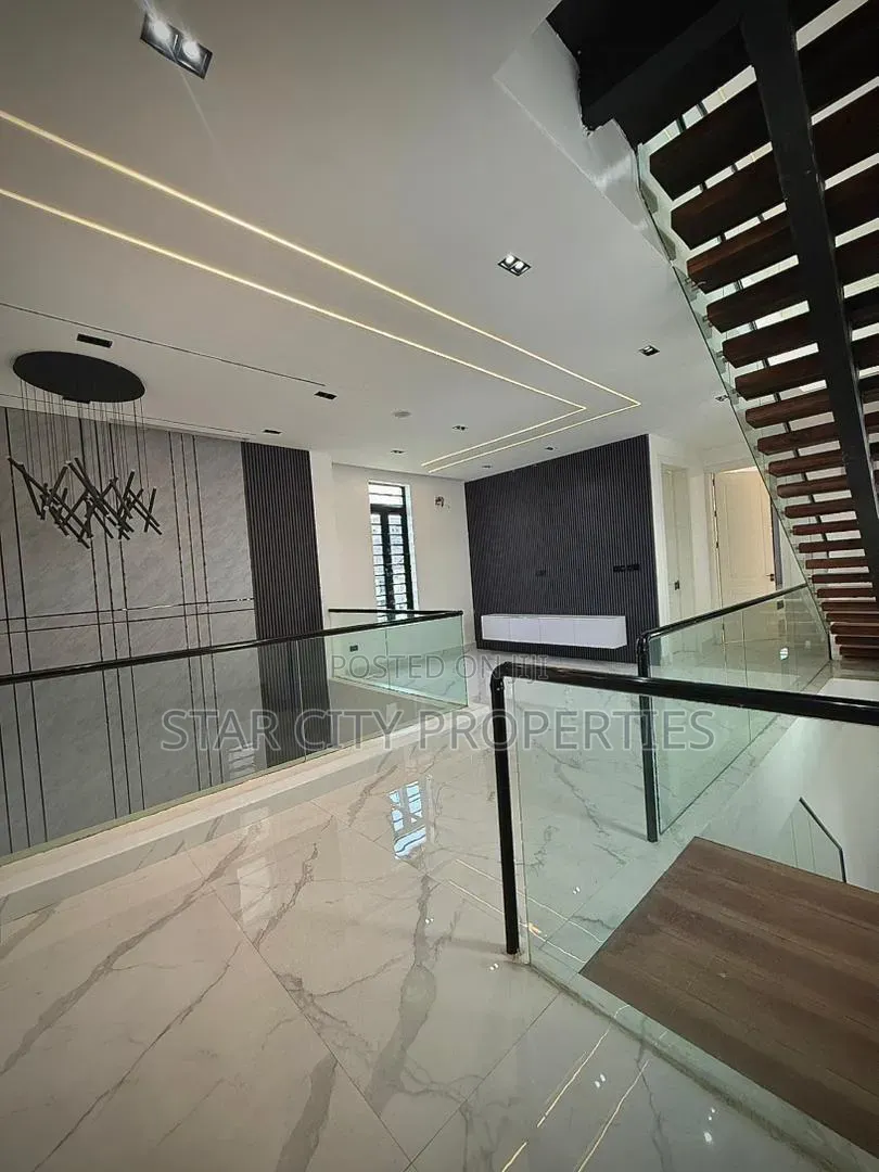 5bdrm Duplex in Freedom Way, Lekki Phase 1 for sale