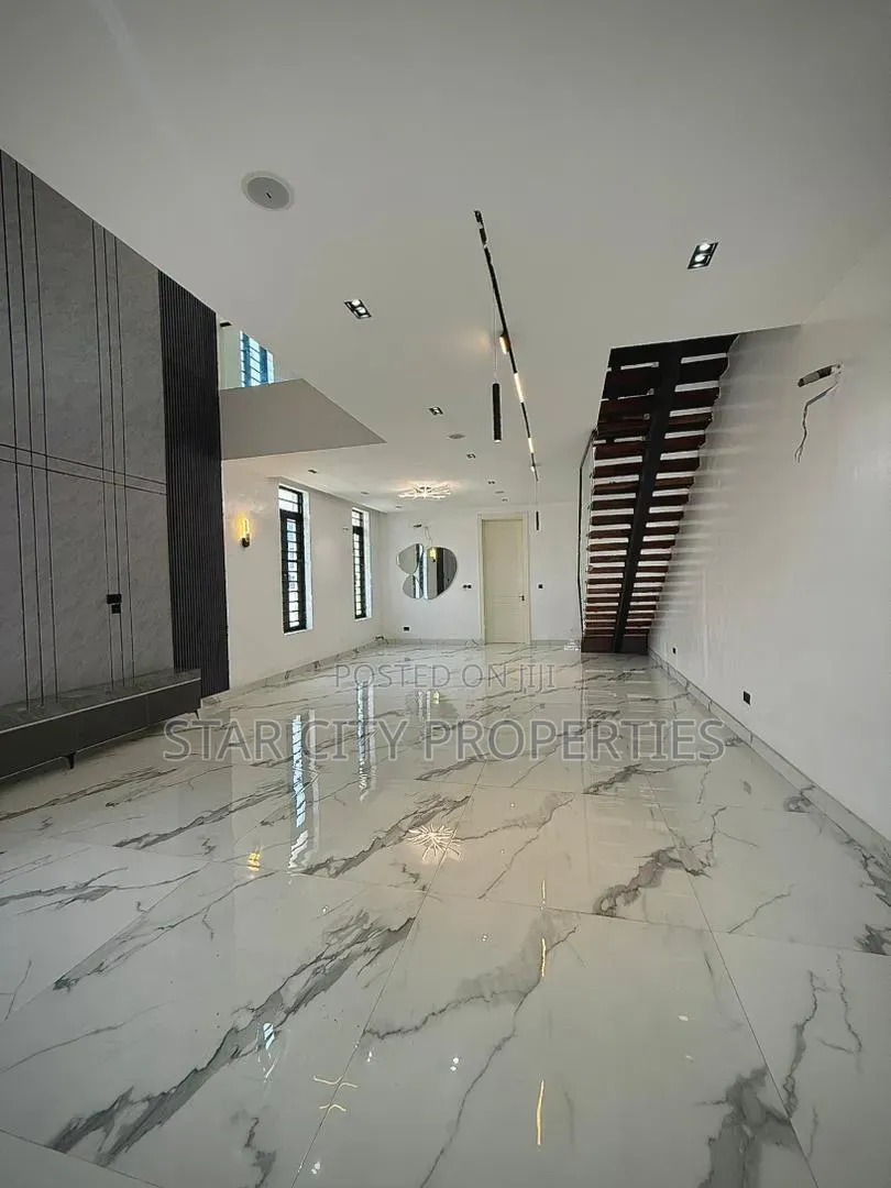 5bdrm Duplex in Freedom Way, Lekki Phase 1 for sale