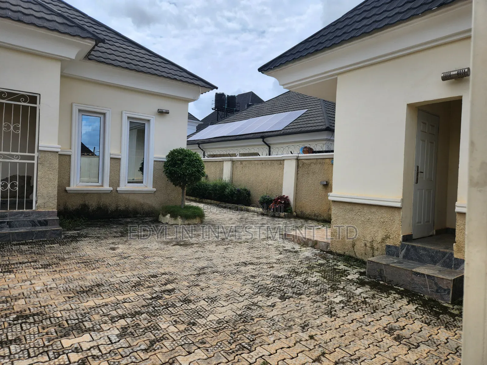 3bdrm Bungalow in Inside An Estate, Galadimawa for sale