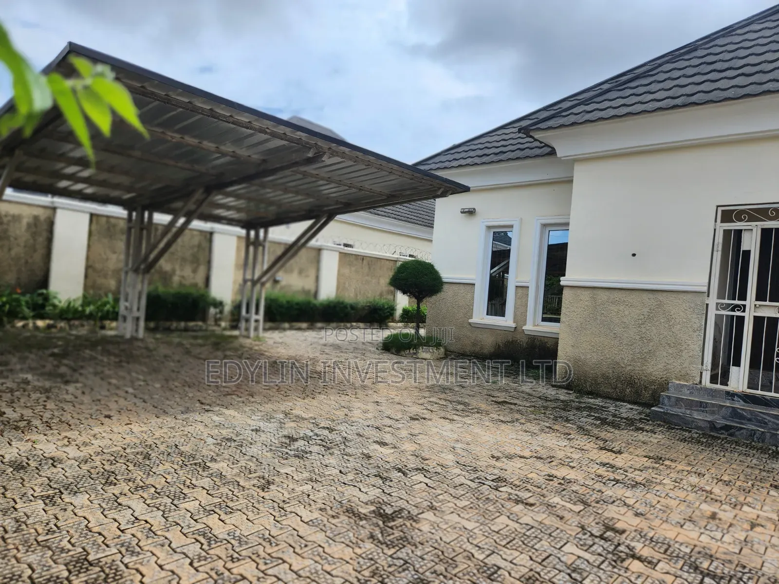 3bdrm Bungalow in Inside An Estate, Galadimawa for sale