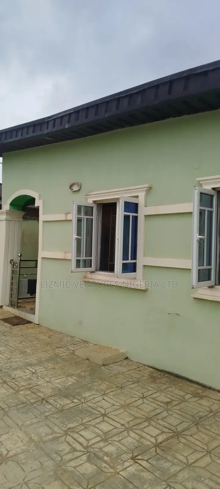 3bdrm Bungalow in Isuti Rd, Ikotun / Ikotun/Igando for sale