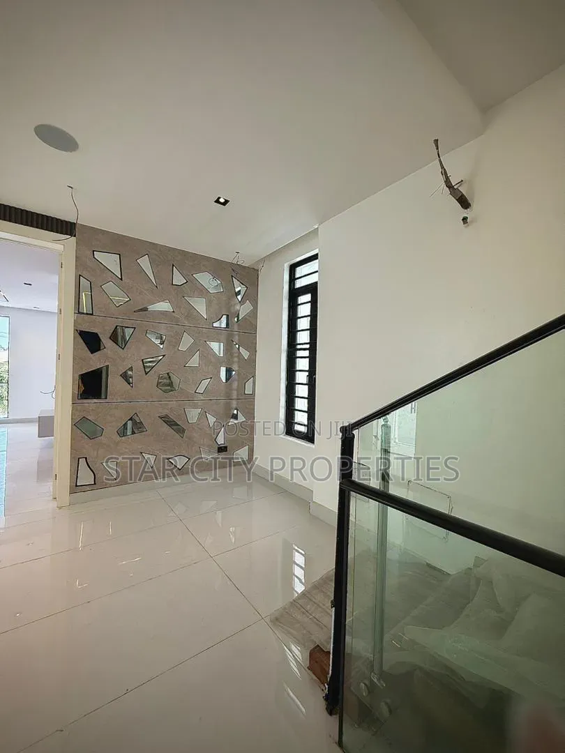 5bdrm Duplex in Admiralty Way, Lekki Phase 1 for sale