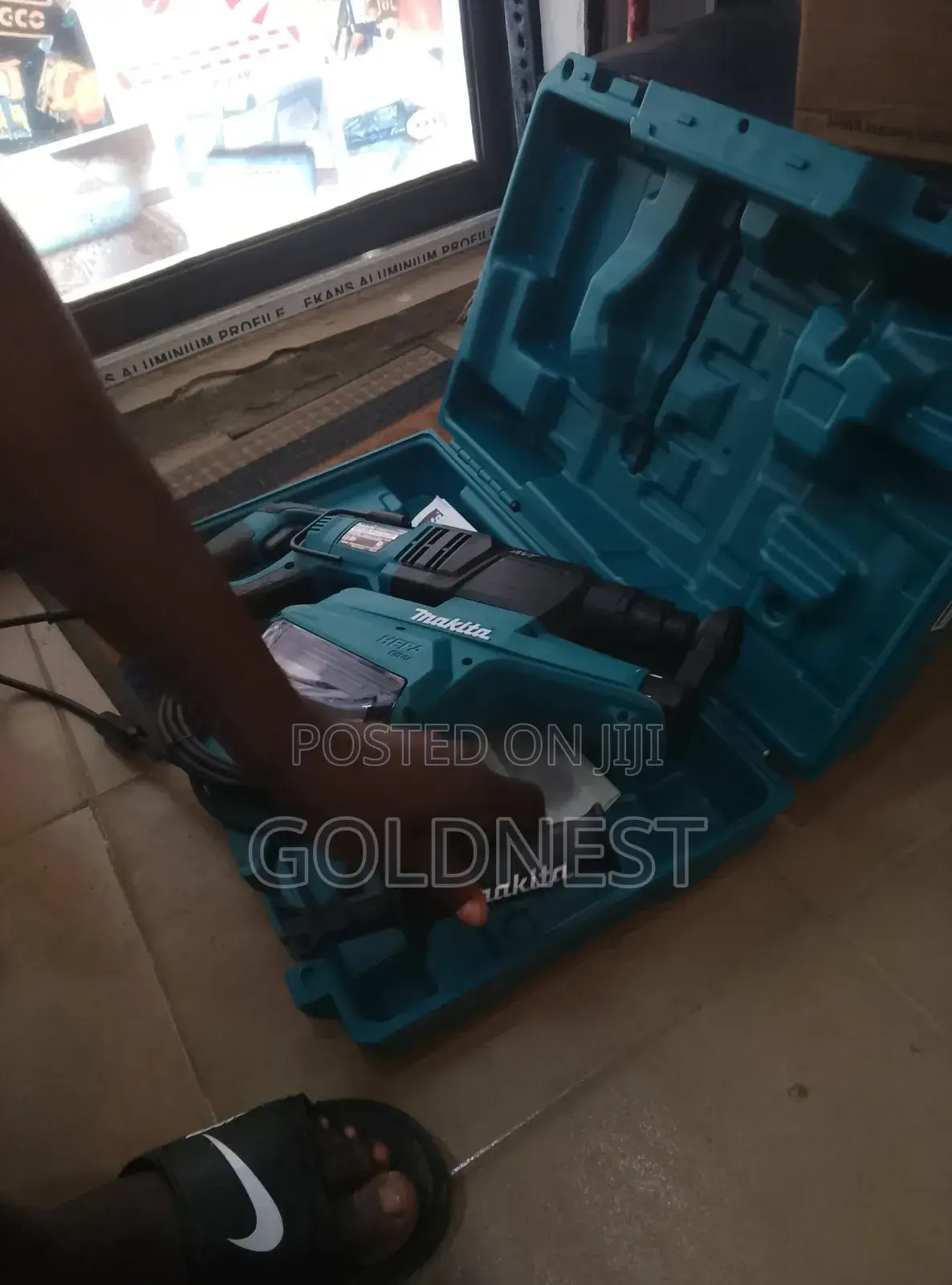 Makita 1" AVT Rotary Hammer
