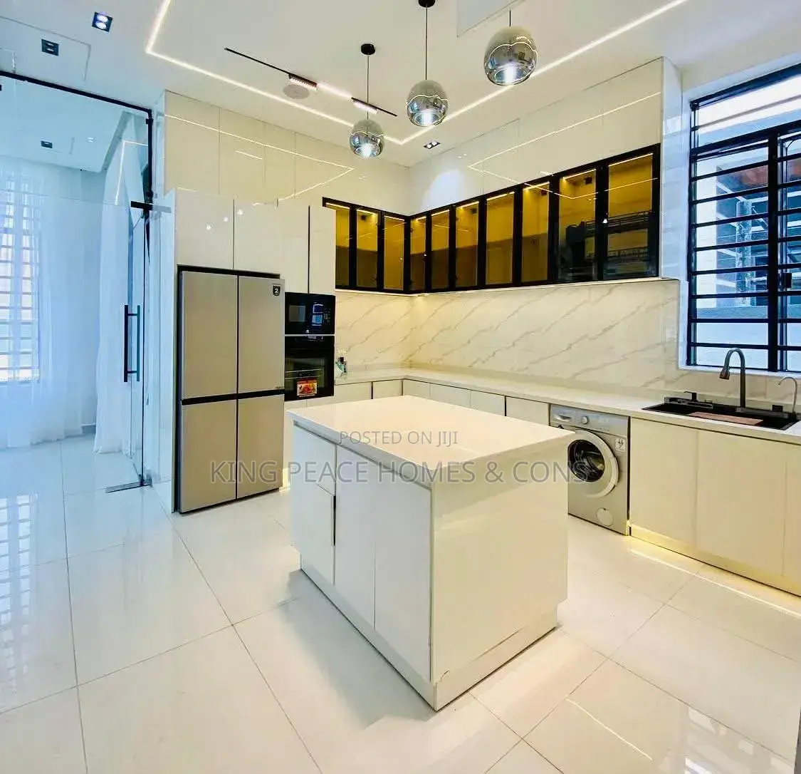 5bdrm Duplex in Ikota Gra for sale