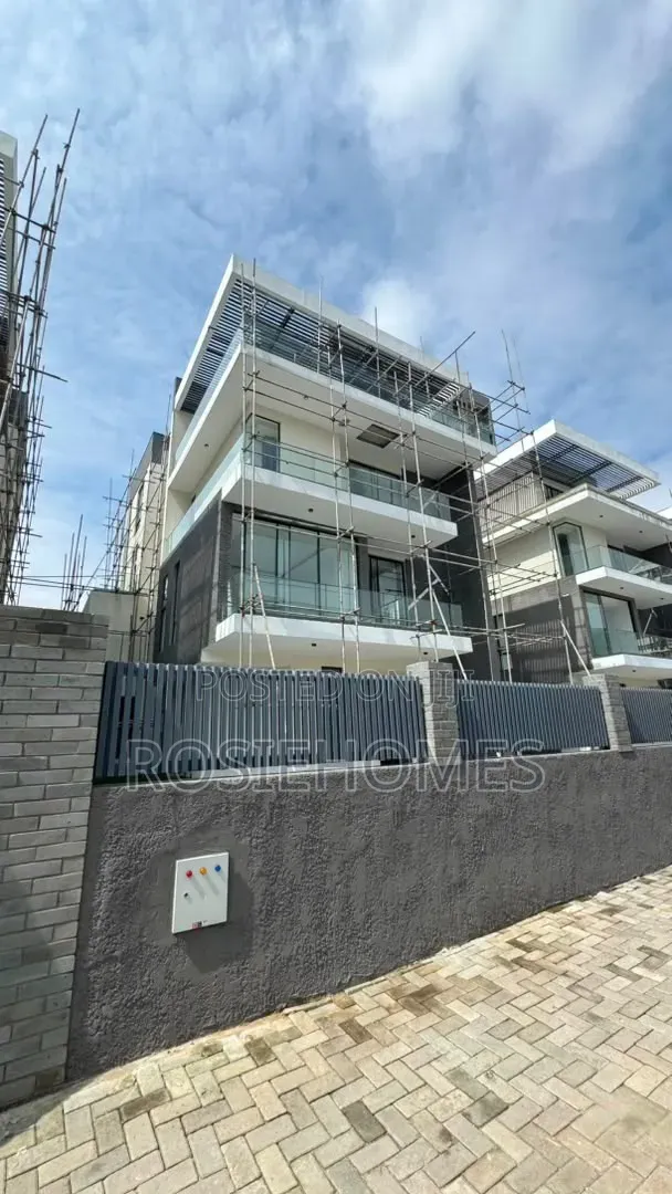 5bdrm Duplex in Banana Island for sale
