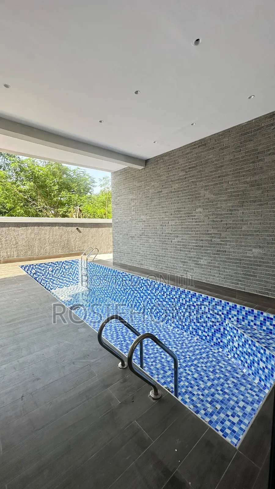 5bdrm Duplex in Banana Island for sale